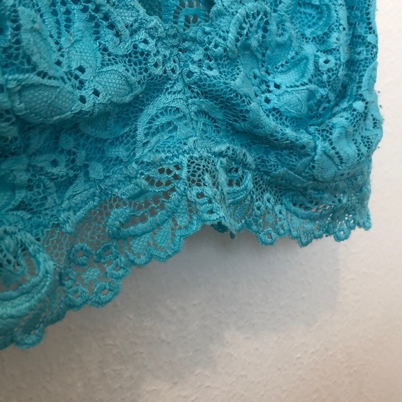 Forever 21 Cute Blue Bralette with lace detailing - Picture 3 of 4